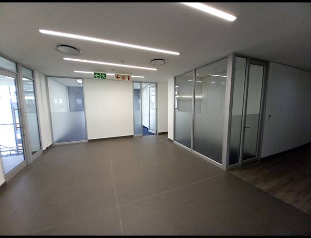 2,501M² OFFICE TO LET IN BRYANSTON